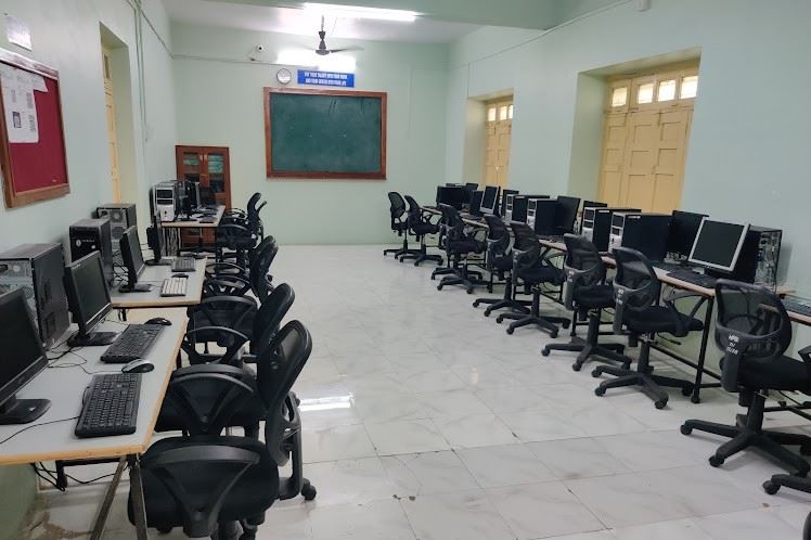 MK College Pharmaceutics Lab