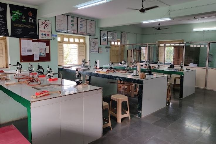 MK College Pharmacy Practical Lab